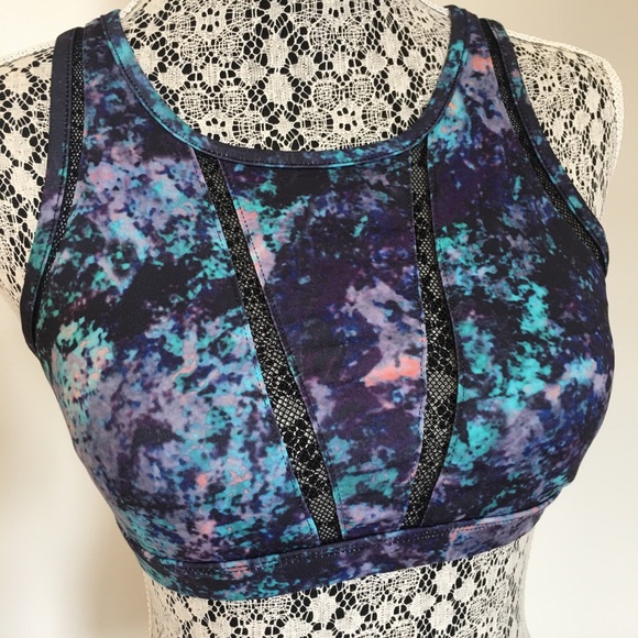 2 for $40🩷 FABLETICS shorts and sports bra set - Picture 5 of 11